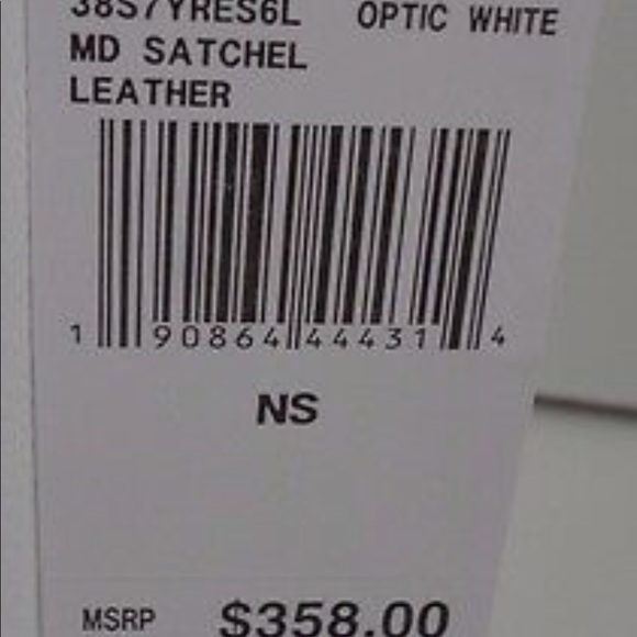 Michael Kors white purse.In Mint condition used 2x - Picture 8 of 8